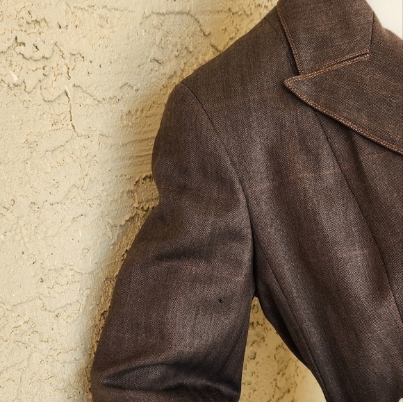 🥰🥰🥰🥰VINTAGE CHANEL BLAZERS 🤪🤪LOTS OF CC BUTTONS😛😛 - Picture 16 of 16